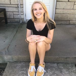 Meet your Posher, Emily